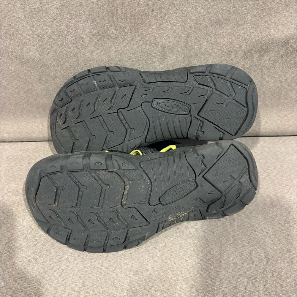 Keen Big Kid‎ Newport H2 Sandal Black Lime Green Outdoor Adventure Size 5